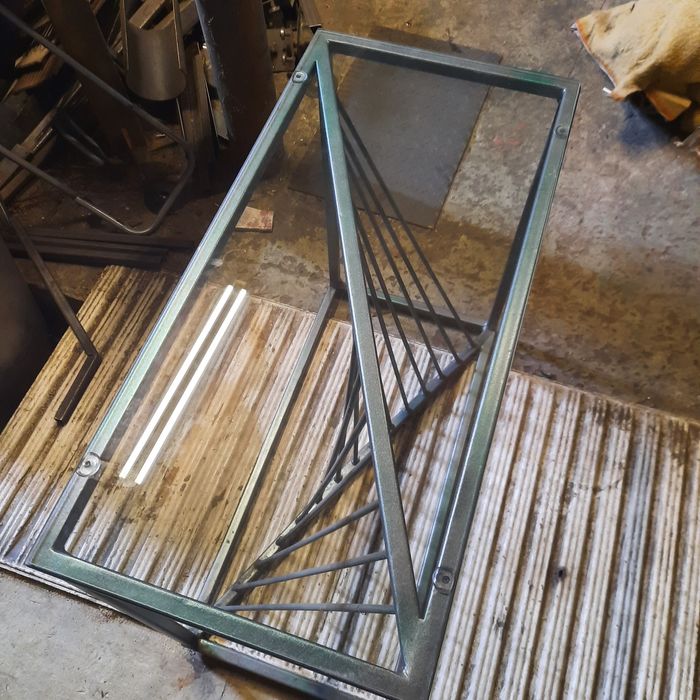 Маси и етажерки изработваме