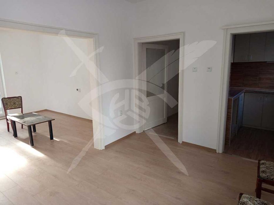 Дава се под наем Тристаен апартамент в Варна, Гръцка махала - 100 кв.м за 1097.01 € - Снимка #1