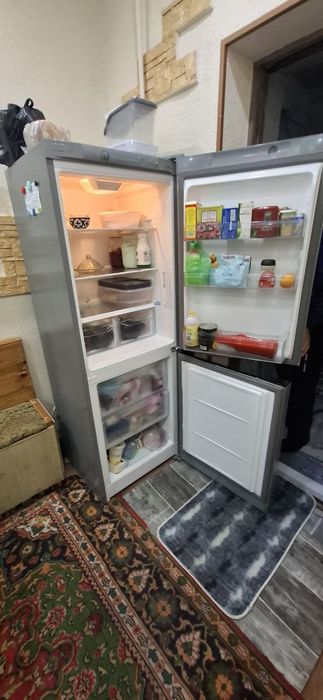 Срочно индесит холодильник сотилади