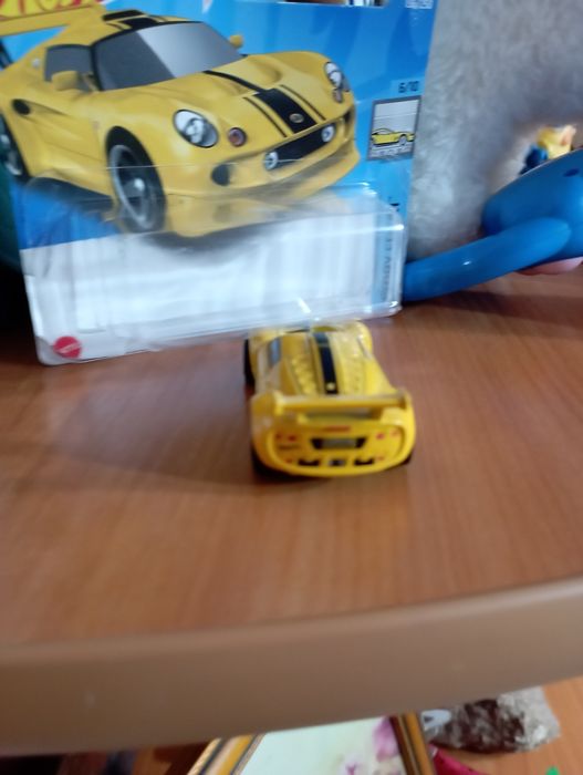 Продам машинку хот вилс оригинал