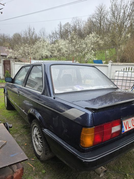 Vand sau schimb bmw e 30 318iA