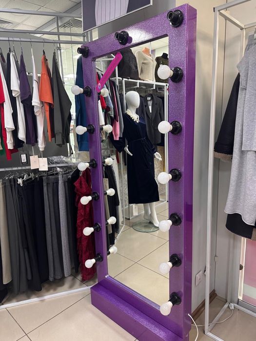 Продам манекен, зеркало, диванчик, стойки