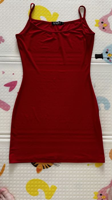 Красное очень красивое платье