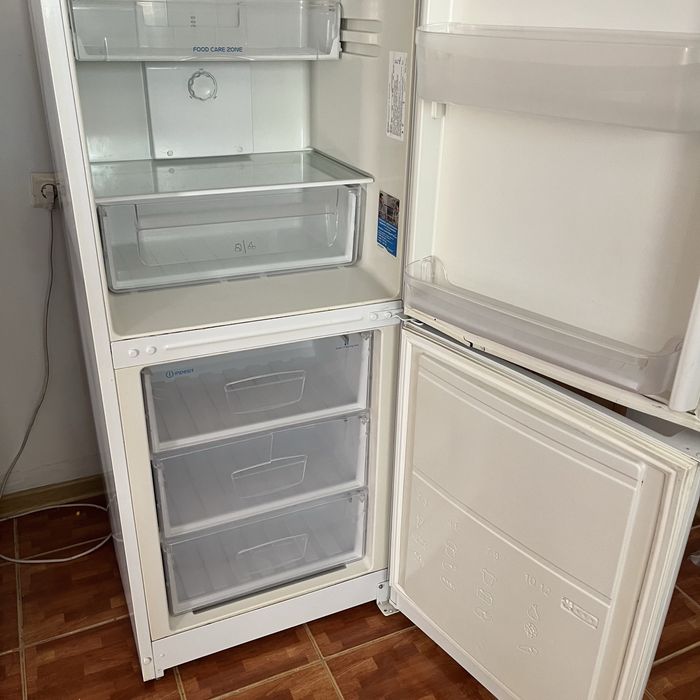 Холодильник б/у INDESIT!