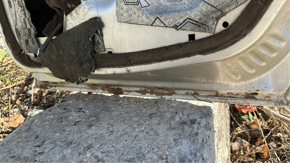 дверь от приоры хетчбек в хорошем состоянии