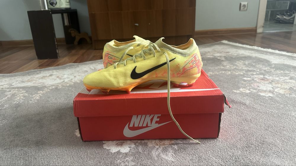 Kylian Mbappé Vapor 16 PRO