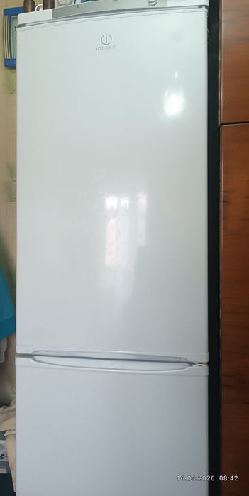 Холодильник Индезит, 195 см