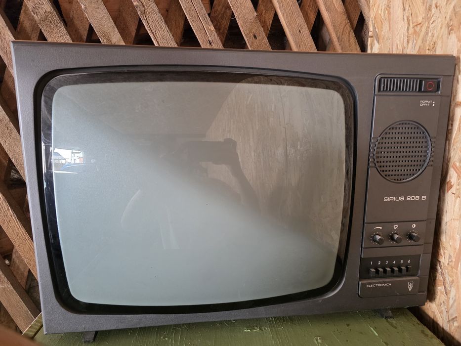 Televizor vintage Sirius 208 B