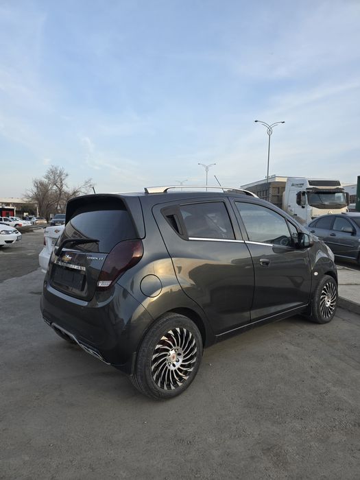 Спарк сотилади ат