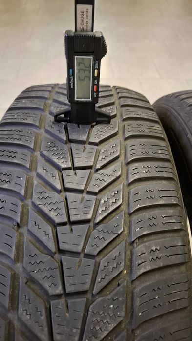 2бр зимни гуми Hankook 225 65 17