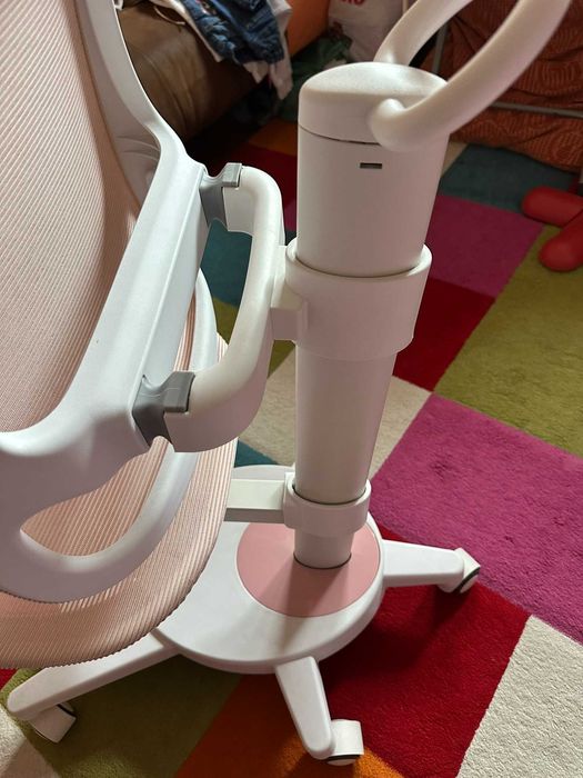 Scaun birou copii Cico Roz in stare foarte buna