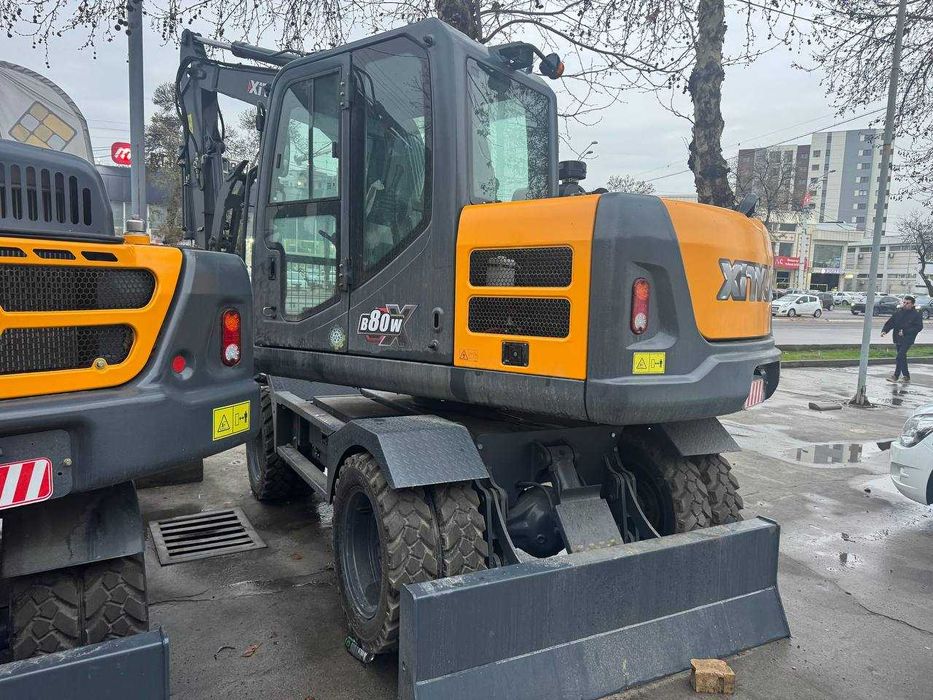 Колесный гидравлический экскаватор XINYUAN XYB80W 660 млн сум с НДС