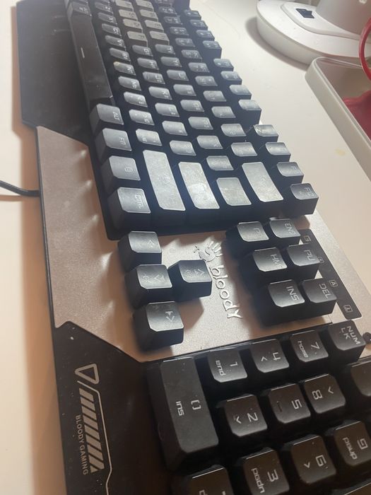 Срочно продам клавву A4Tech Bloody B865N