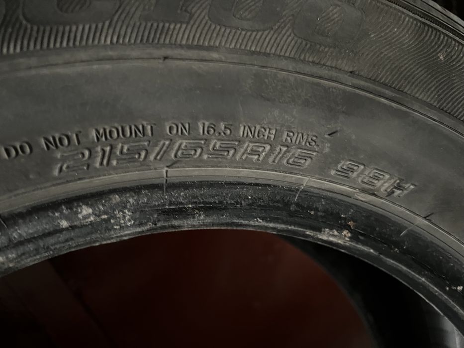 Гуми 215/65 16 летни, в много  добро състояние