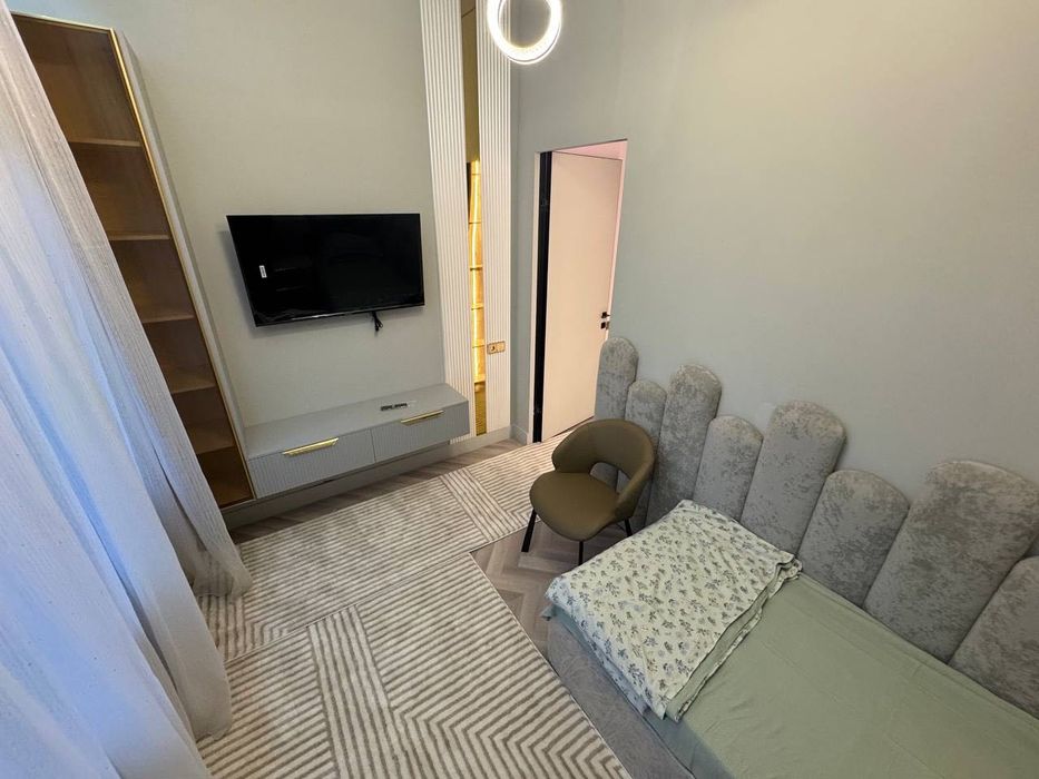 Продаётся 2-комнатная квартира в 4-ком  планировке Бузбазар /м.БИЮ