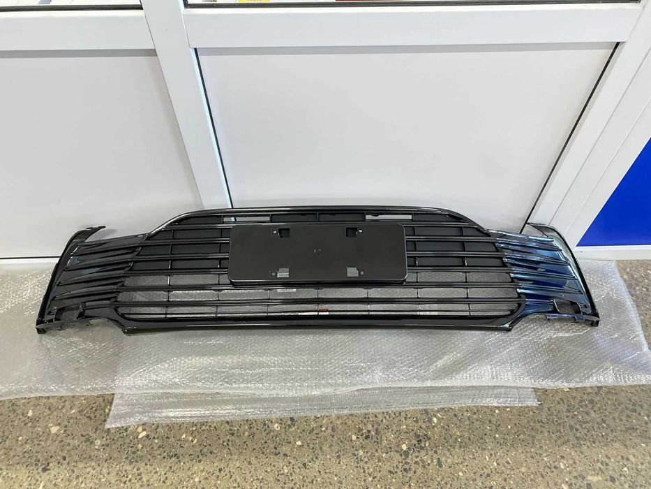 Решетка бампера на Тойота Камри 75/Toyota Camry 75