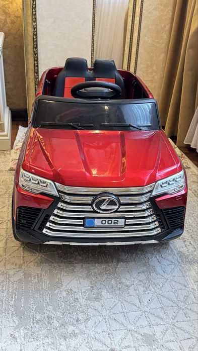 Машина на пульте и с педалью.