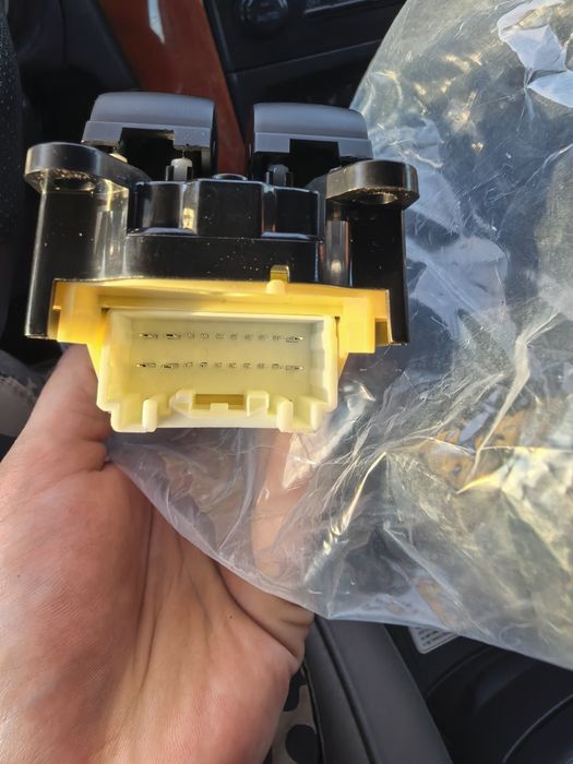 Продам блок стекло подемников новый