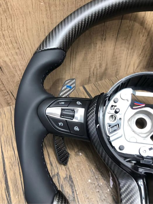 Карбонов волан с вибрация и адаптивен крииз контрол