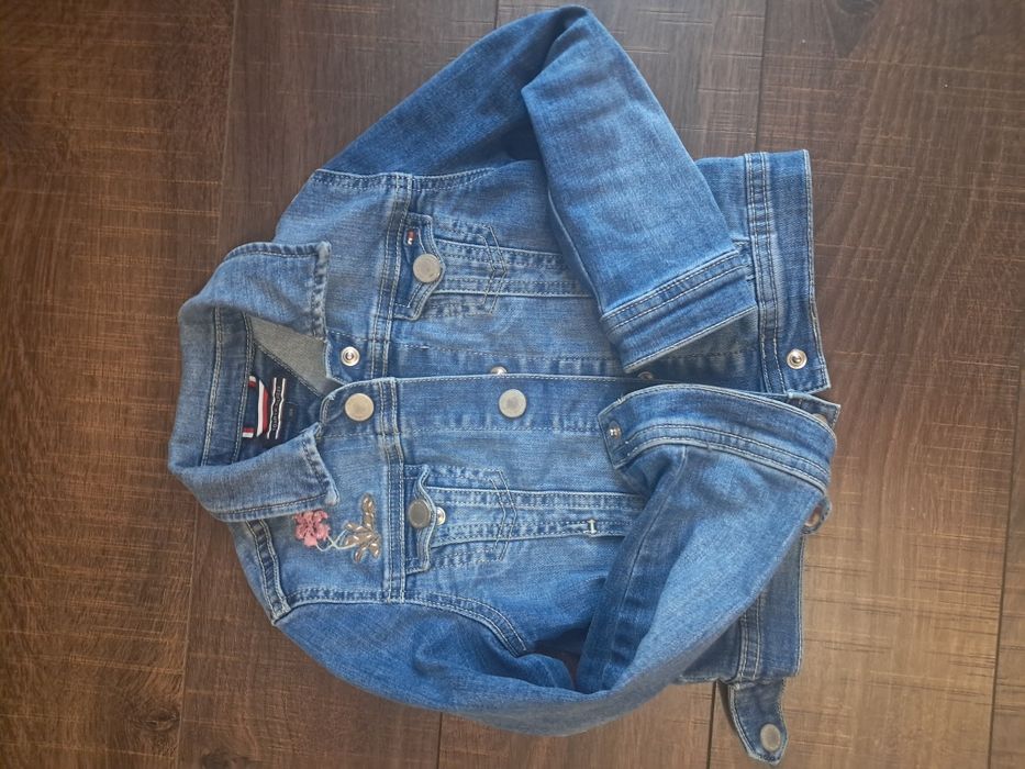 Geaca tommy hilfiger mărimea 104