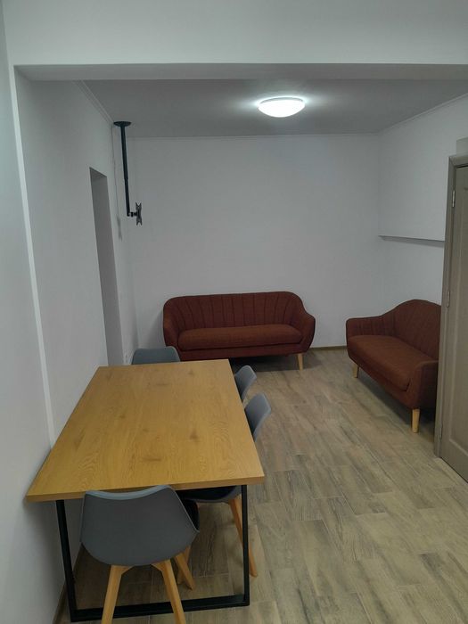 De inchiriat casa Prelungirea Bradului