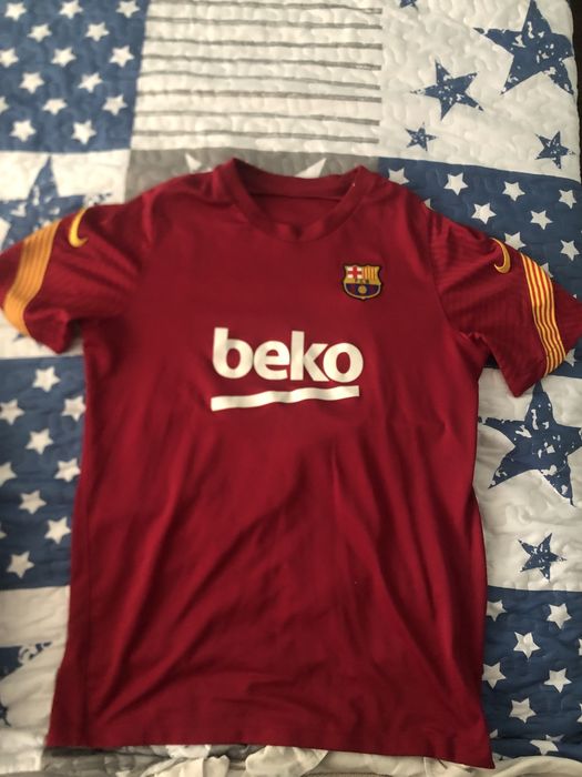 Тренировъчна тениска на Барселона
