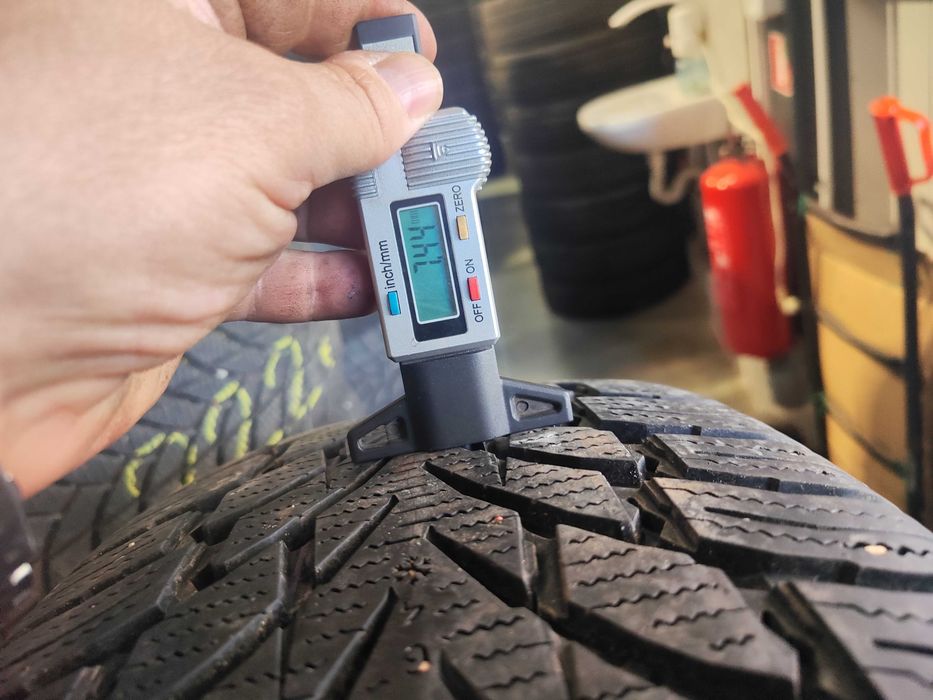 4бр. зимни гуми 235/55/19 Nokian