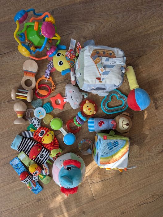 Лот бебешки играчки