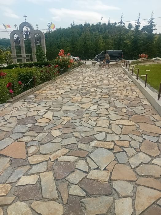 Vindem Piatra naturala pt placat pavat