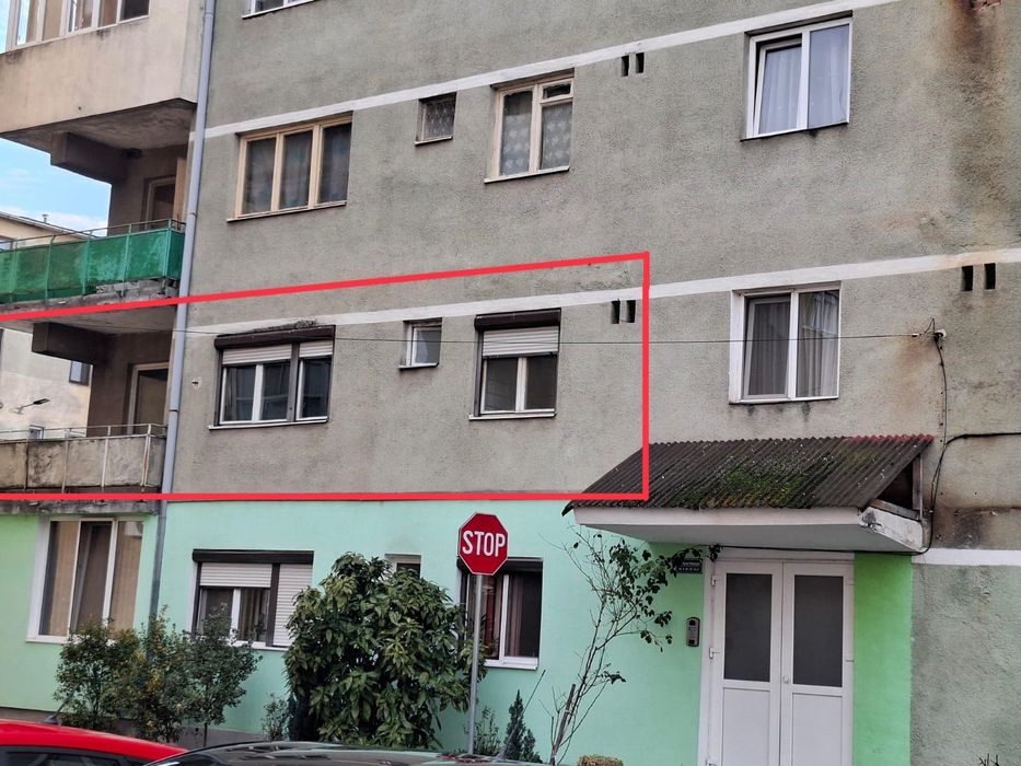 Vând apartament cu doua camere situat în Beiuș