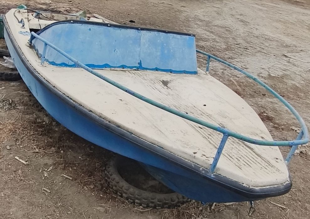 Лодка пластик.без мотор