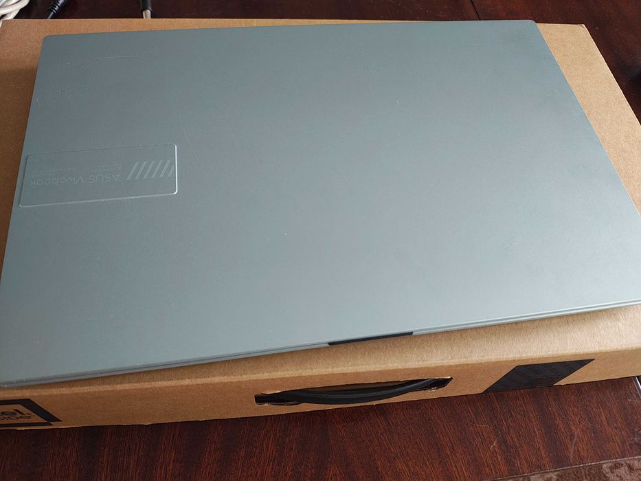 Продавам лаптоп ASUS Vivobook Go 15