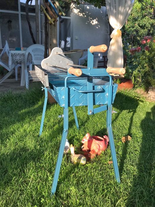 Барбекю на въглища/въртящ грил/сувла/скара/кипърско , гръцко барбекю