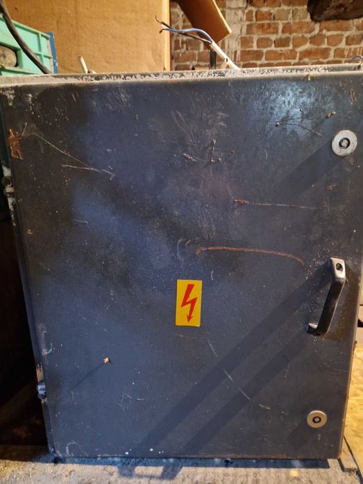 Продавам електрическо табло.