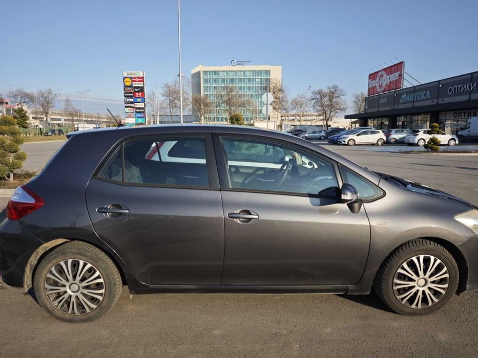 Toyota Auris Facelift - 2011г. - 6 скорости - Изключително запазена!