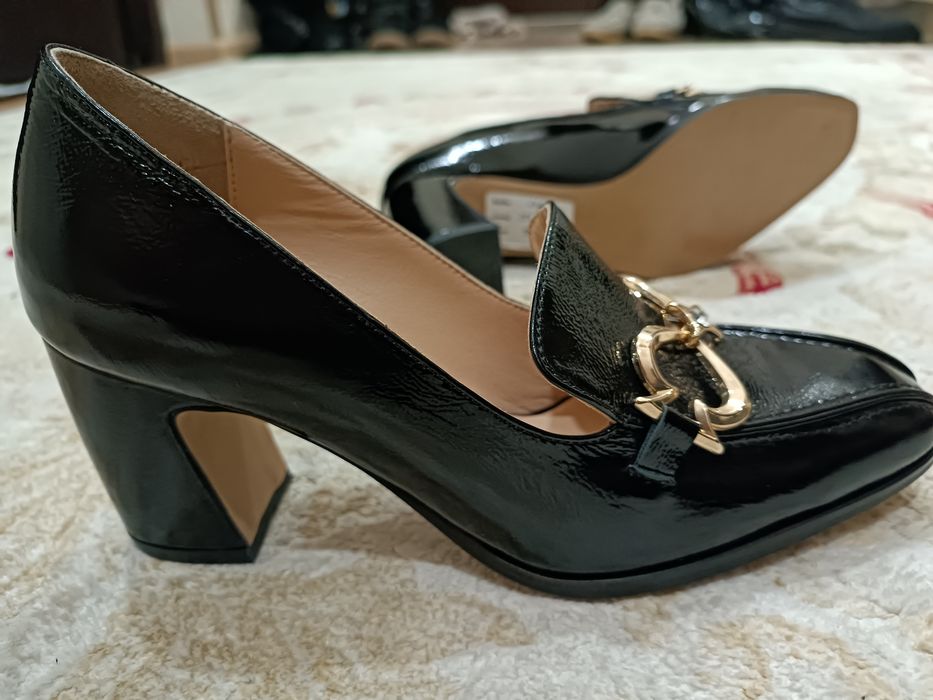 Коженные новые туфли 37 размера Турция