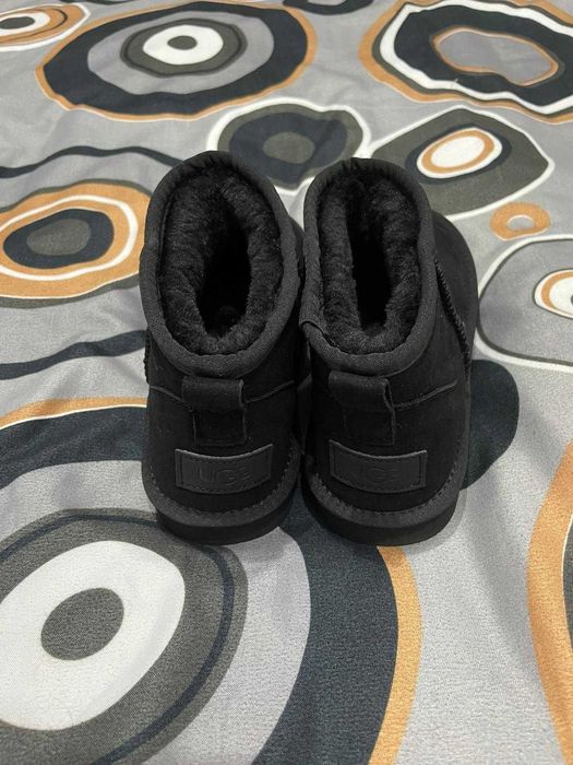 UGG Scurt Masura 37 Negri