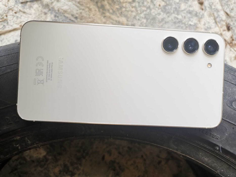 Samsung s23 plus 256gb.