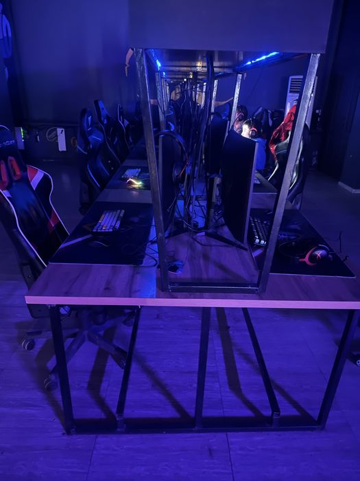 Стол для компьютерного клуба