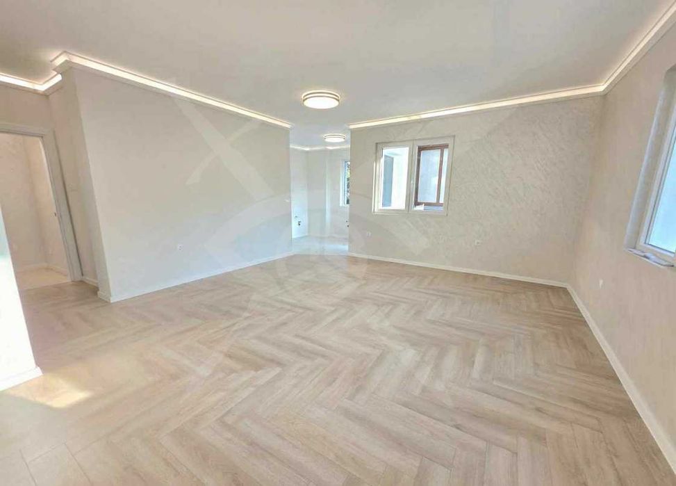 Продава се Тристаен апартамент в Варна, Бриз - 120 кв.м за 1063 €/кв.м - Снимка #1