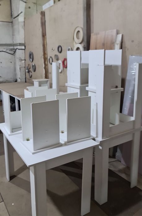 Стол и табуретка . Новый