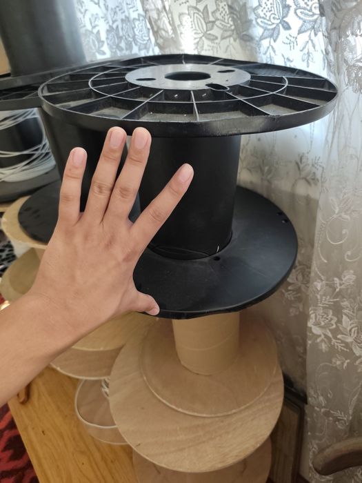 Картонная коробки и Катушки б.у хорошем состоянии и каробки есть б.у