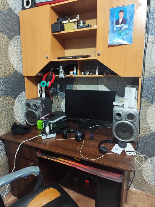 Мебель кровать,полка, компьютерный стол