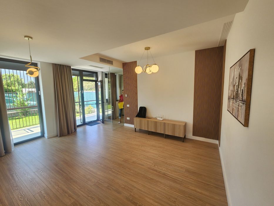 Apartament 3 camere Damaroaia 95 mp + 145 mp curte , 2 bai , totul nou , incalzire in pardosela , bloc 2026