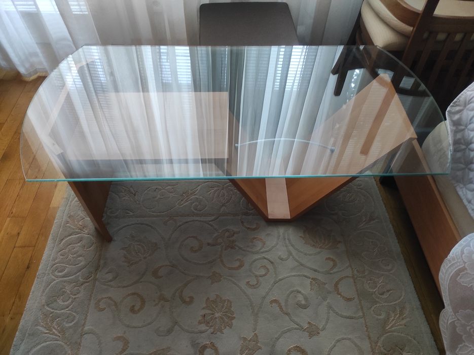 Холна стъклена масичка