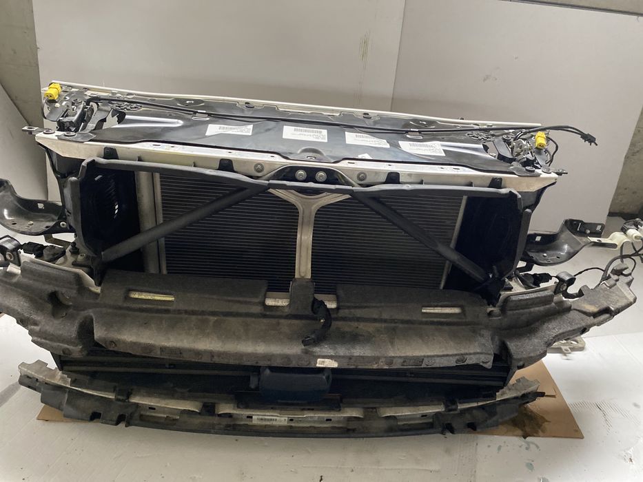 Bara BMW seria 5 G30 G31 trager panou fata