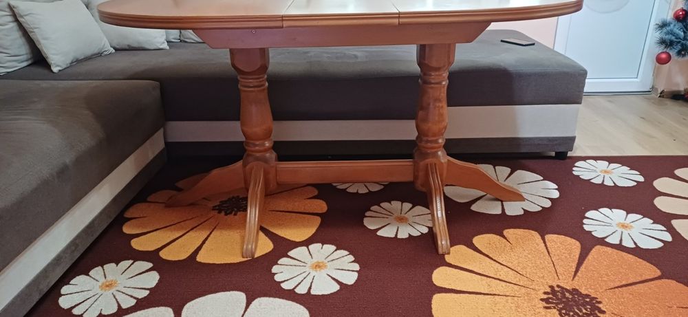 Масивна дървена маса цвят череша