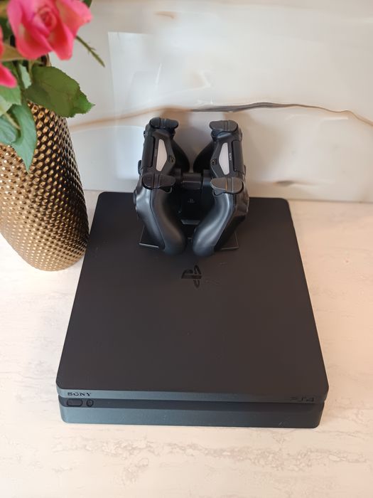 Ps4/Playstation 4 Slim Sony 500GB cu peste 20 jocuri instalate+2 Manet