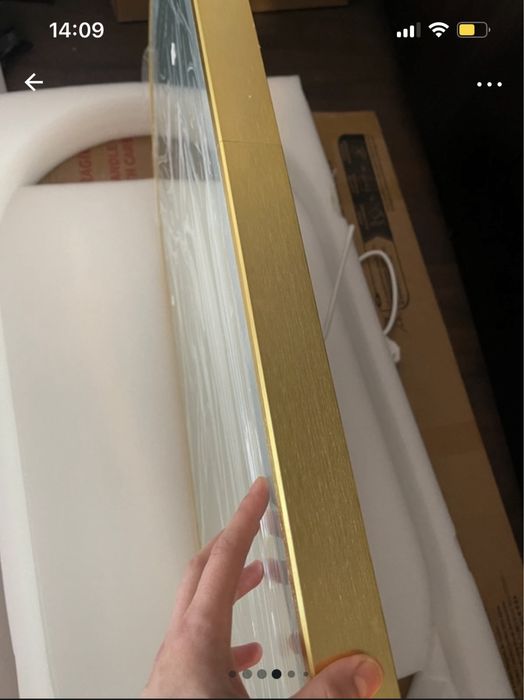 Oglinda baie led aurie