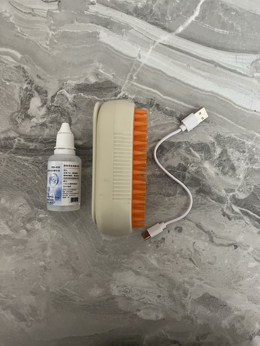 Продаю щетку с паром для животных